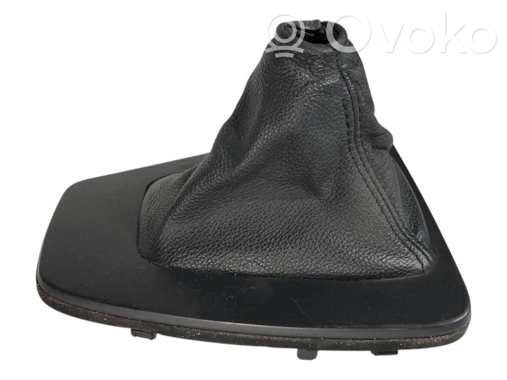 Ātrumu pārslēgšanas sviras dekoratīvā apdare (āda, uzgalis)