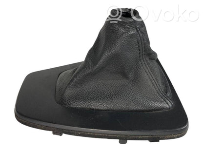 Ātrumu pārslēgšanas sviras dekoratīvā apdare (āda, uzgalis)