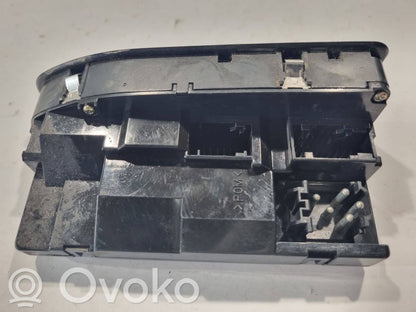 Window lift control switch(es)