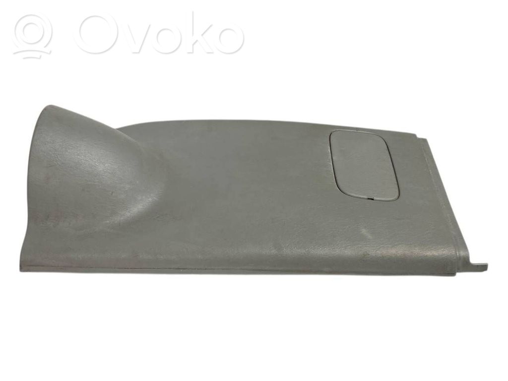 (B) statņa dekoratīvā apdare (apakšdaļa)