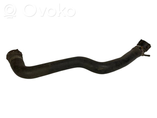 Caurulīte (-es) / šļūtene (-es)