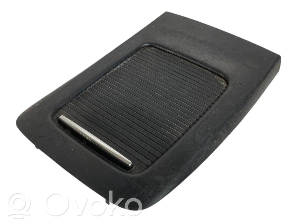 Mantu nodalījums centrālā konsole