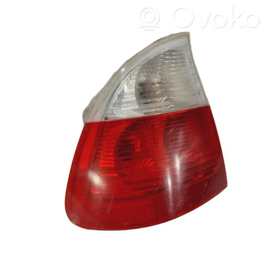 Задний фонарь в кузове