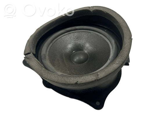 Speaker(s) in the rear door