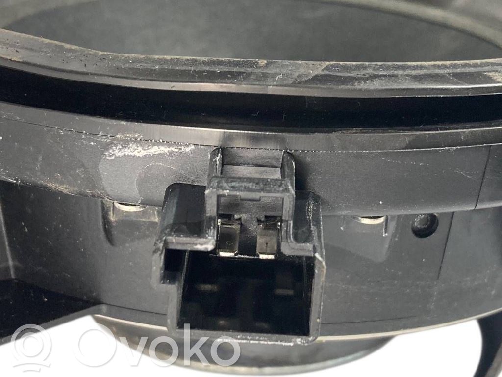 Skaļrunis (-i) priekšējās durvīs