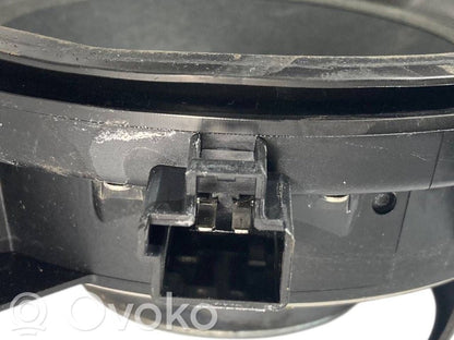 Skaļrunis (-i) priekšējās durvīs