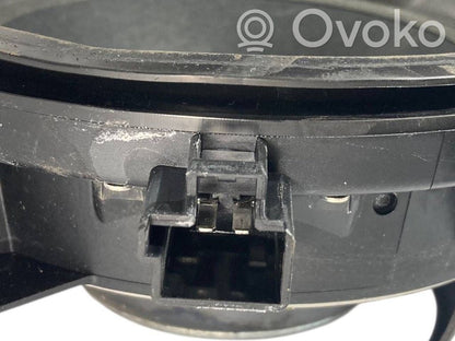 Skaļrunis (-i) priekšējās durvīs