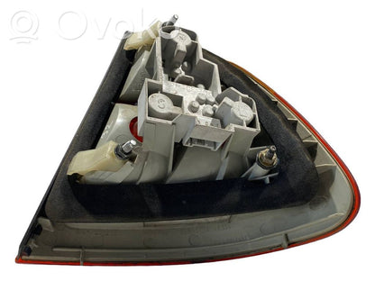 Aizmugurējais lukturis virsbūvē