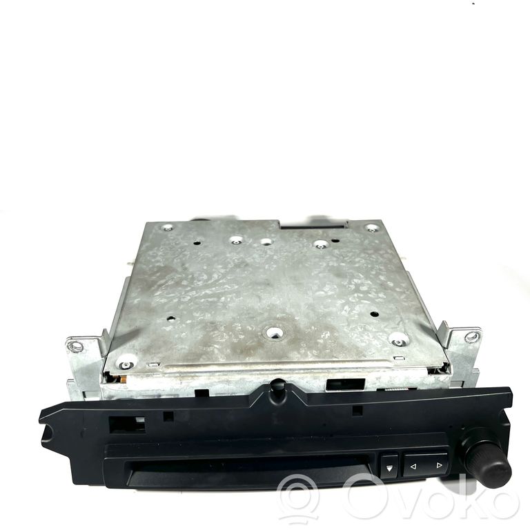 Radio / CD/DVD atskaņotājs / navigācija