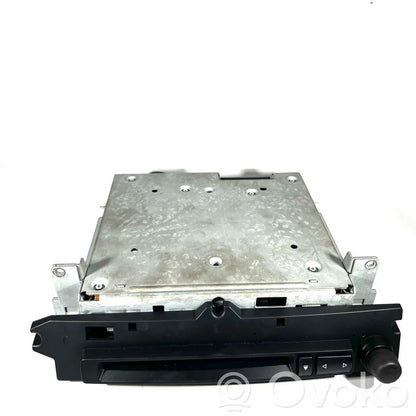 Radio / CD/DVD atskaņotājs / navigācija