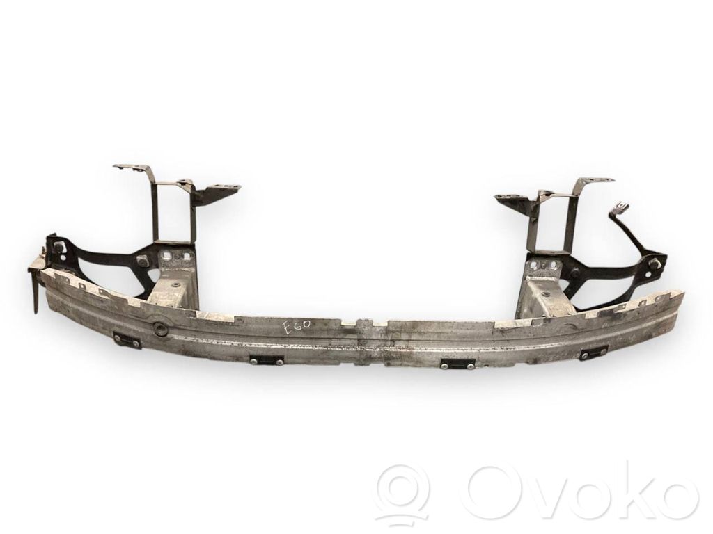 Priekšpusē bampera sija / balka