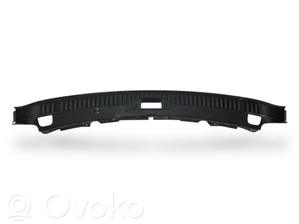 Bagāžnieka sliekšņa dekoratīvā apdare