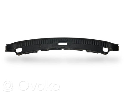 Bagāžnieka sliekšņa dekoratīvā apdare