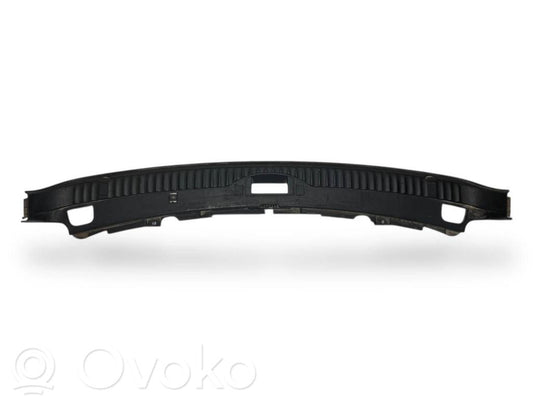 Bagāžnieka sliekšņa dekoratīvā apdare