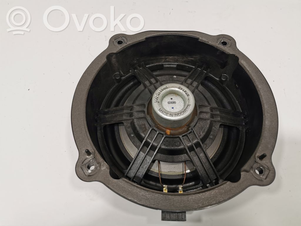 Skaļrunis (-i) priekšējās durvīs