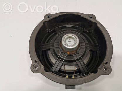 Skaļrunis (-i) priekšējās durvīs