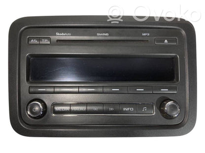 Radio / CD/DVD atskaņotājs / navigācija