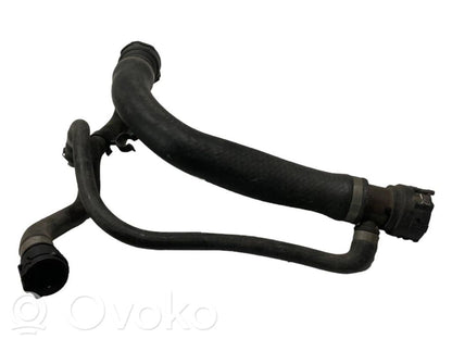 Caurulīte (-es) / šļūtene (-es)