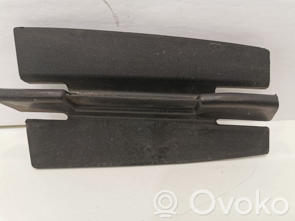 Apakšējais režģis (trīsdaļīgs)