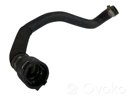 Caurulīte (-es) / šļūtene (-es)