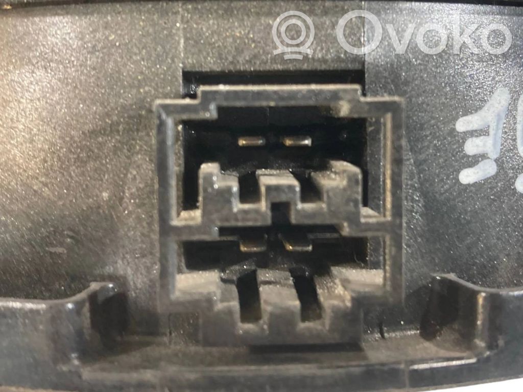 Speaker(s) in front door