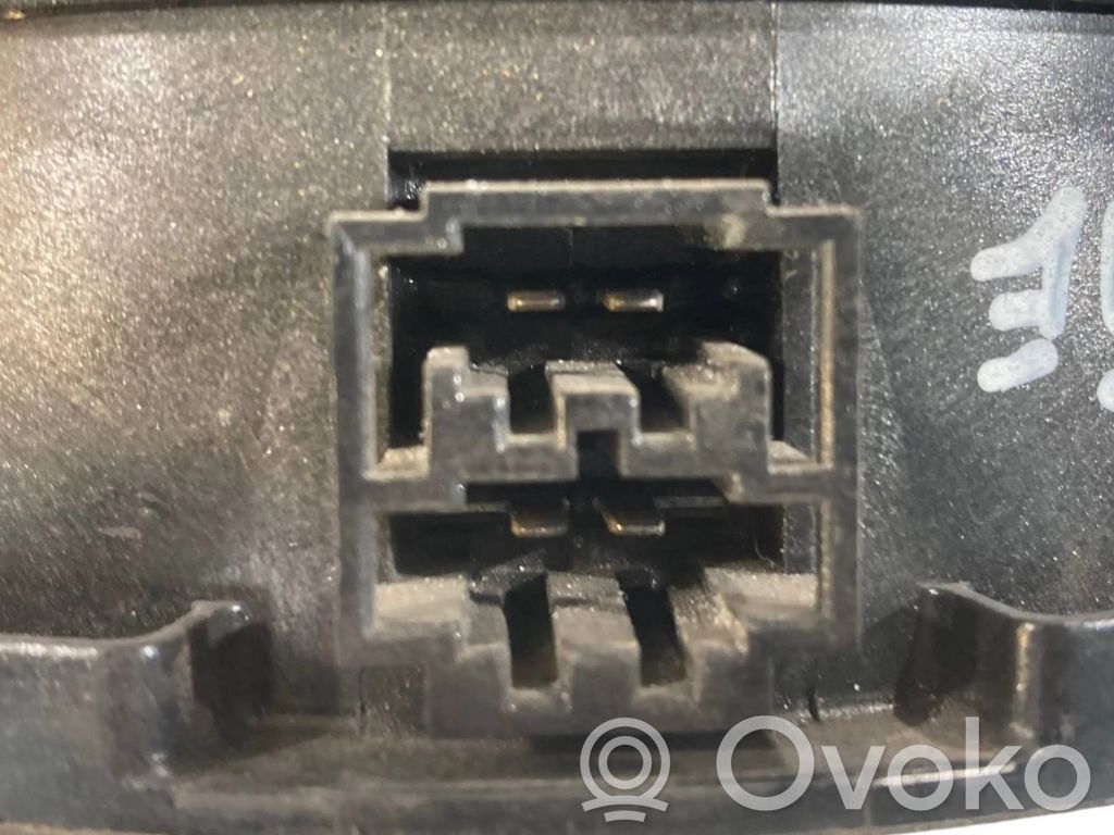 Speaker(s) in front door