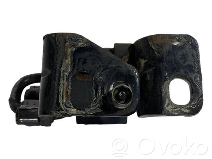 Priekšpusē augšējā vira (eņģe)