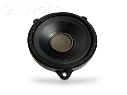 Speaker(s) in front door