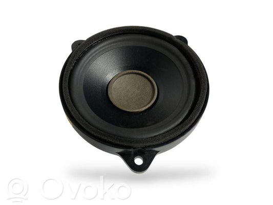 Skaļrunis (-i) priekšējās durvīs