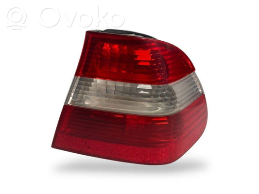 Aizmugurējais lukturis virsbūvē