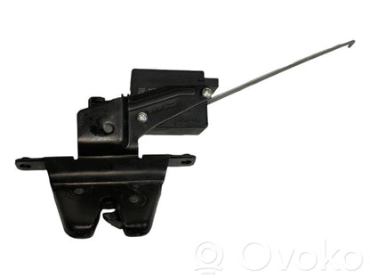 Aizmugurējā pārsega slēdzene