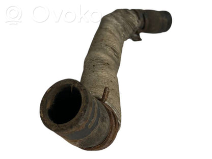Caurulīte (-es) / šļūtene (-es)