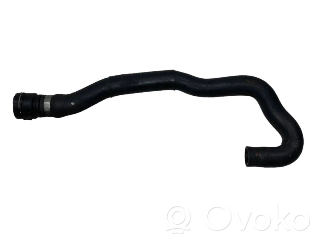 Caurulīte (-es) / šļūtene (-es)