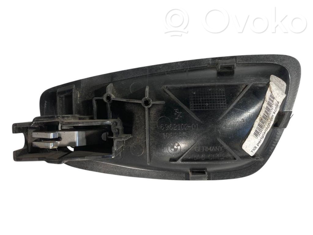 Internal opening handle