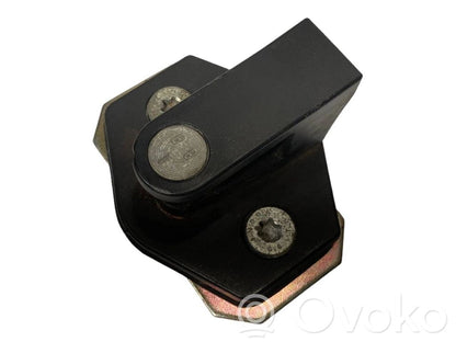 Aizmugurē slēdzenes cilpa