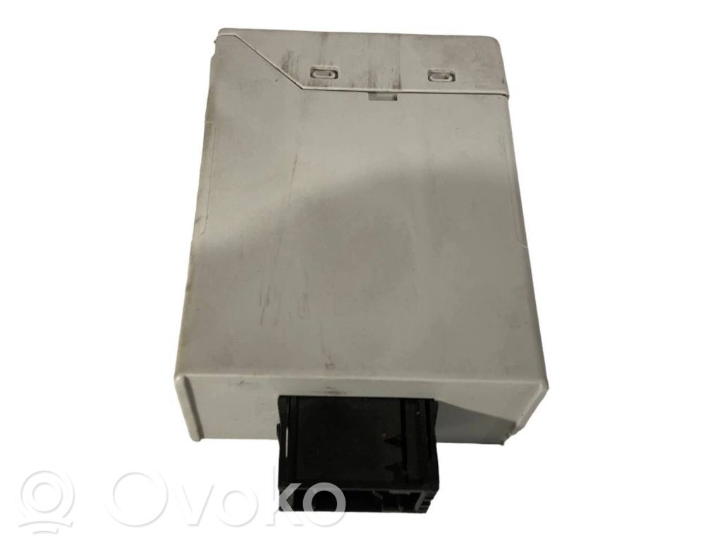 Sānu spoguļa vadības modulis