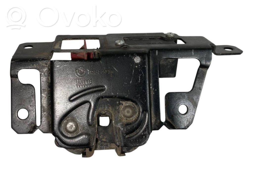 Aizmugurējā pārsega slēdzene