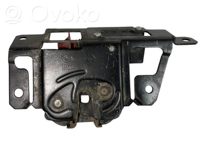 Aizmugurējā pārsega slēdzene