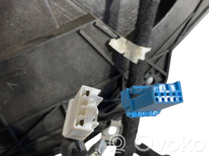 Skaļrunis (-i) pakaļējās durvīs