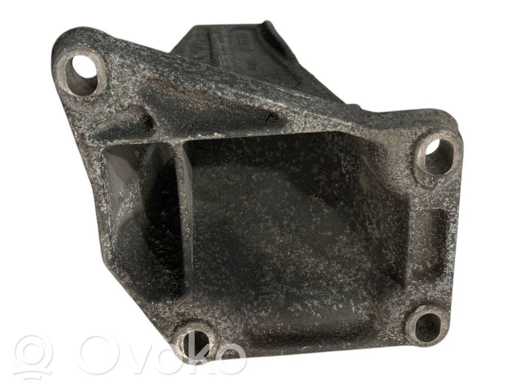 Кронштейн крепления двигателя