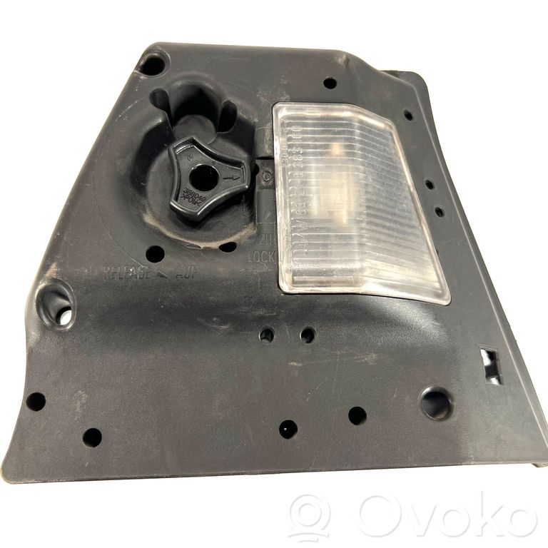 Держатель крышки заднего фонаря