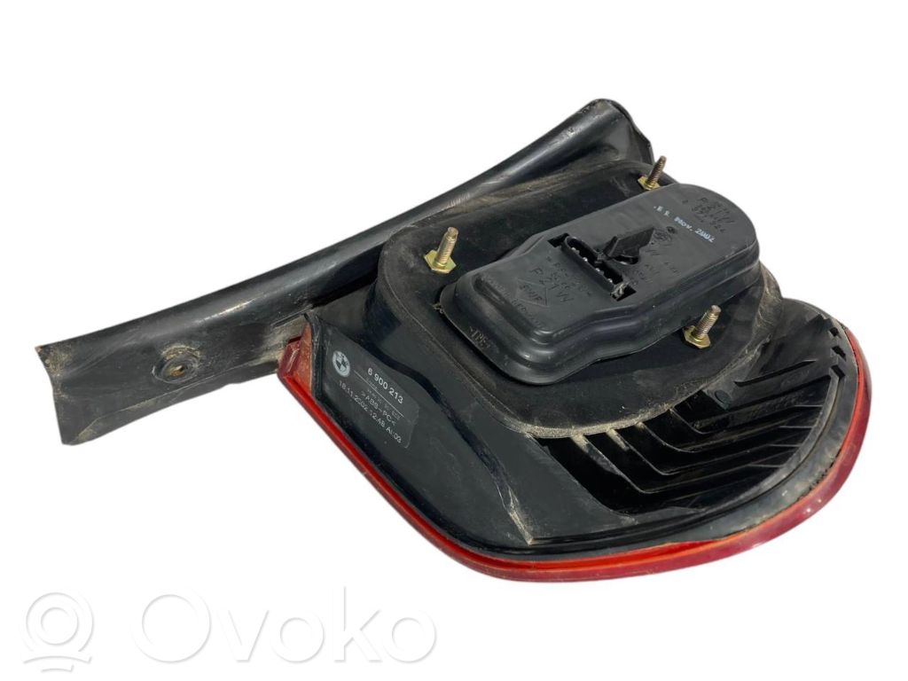 Aizmugurējais lukturis virsbūvē