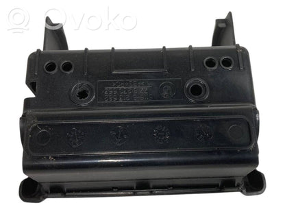 Pelnutrauks (aizmugurē)