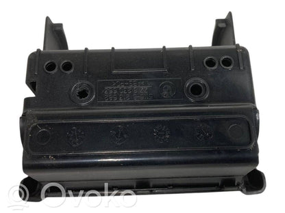 Pelnutrauks (aizmugurē)