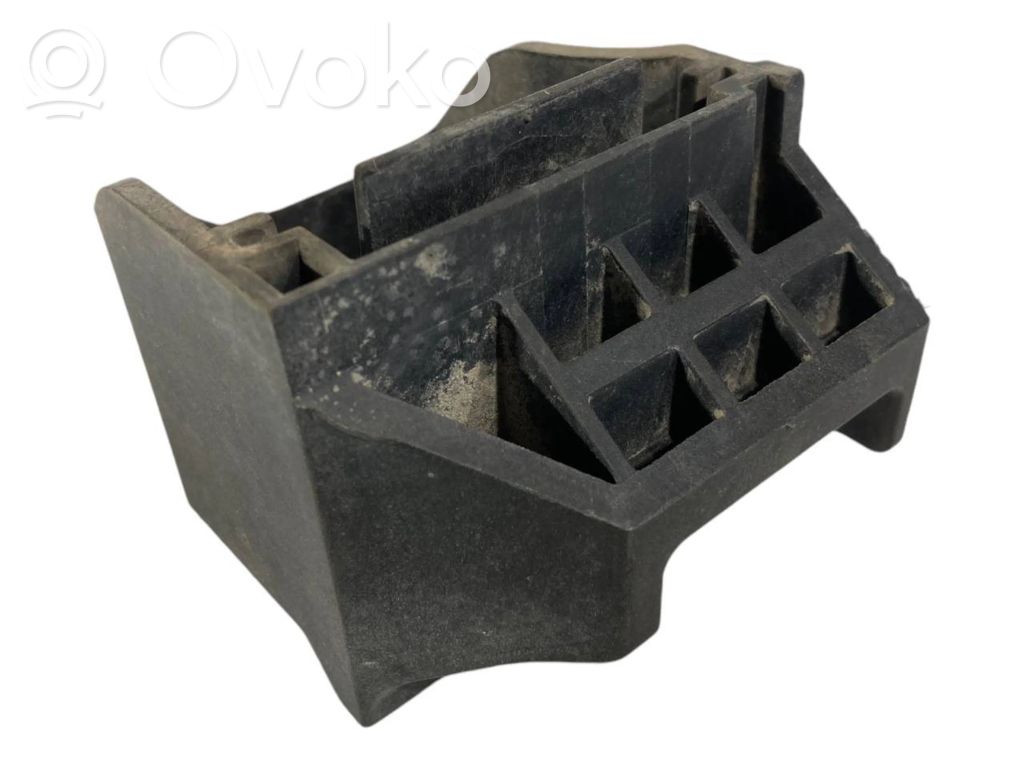 Radiator(s) holder/bracket