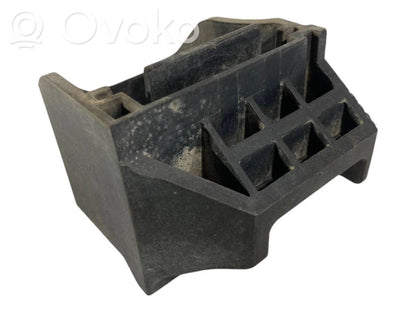 Radiator(s) holder/bracket