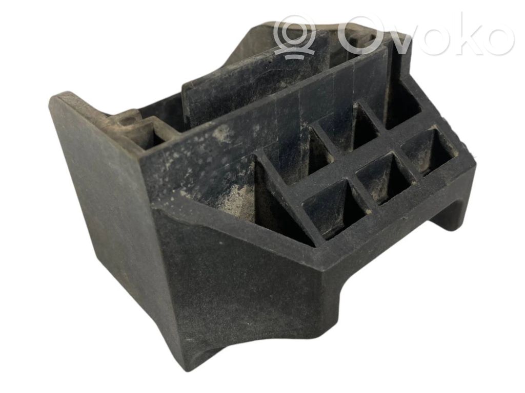 Radiatora (-u) turētājs / kronšteins