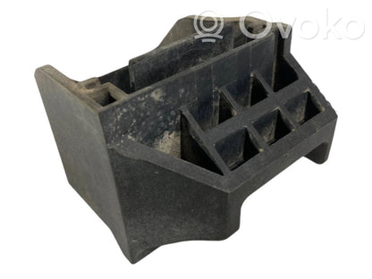 Radiatora (-u) turētājs / kronšteins