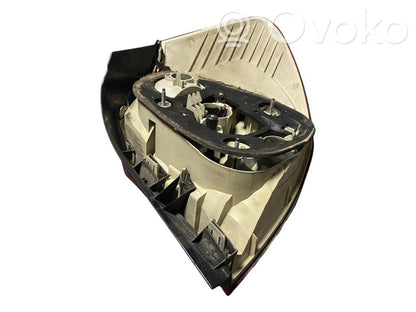 Aizmugurējais lukturis virsbūvē