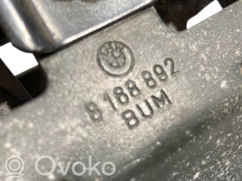 Aizmugurējā pārsega slēdzene